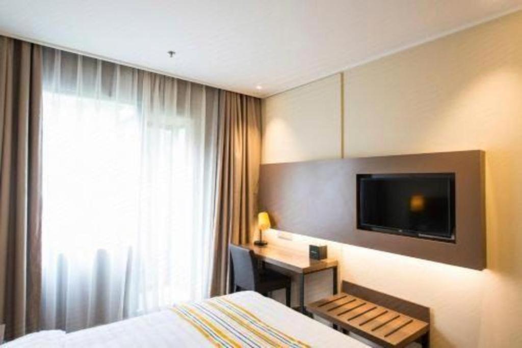 Home Inn Plus Shanghai New International Expo Center Yushan Road Yuanshen Sports Extérieur photo